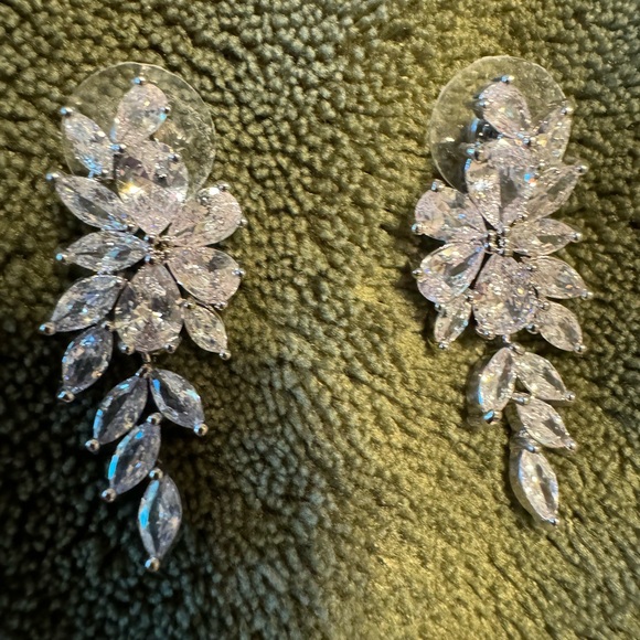 1 1/2” Dangle Earrings with Matching Bracelet, Beautiful and Super Sparkly Set - Picture 2 of 3